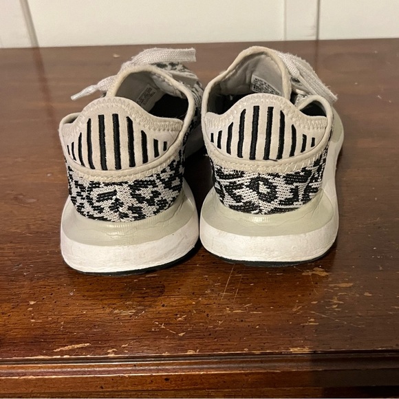 ADIDAS Swift Run X Womens Gray Leopard Shoes size 7.5 - Picture 4 of 9